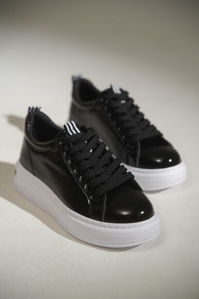 Bağcıklı Kalın Taban Kadın Sneaker  Siyah Rugan