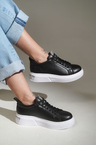 Bağcık Toka Detaylı Kadın Sneaker  Siyah